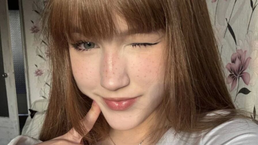 Chat with AlberthaBack