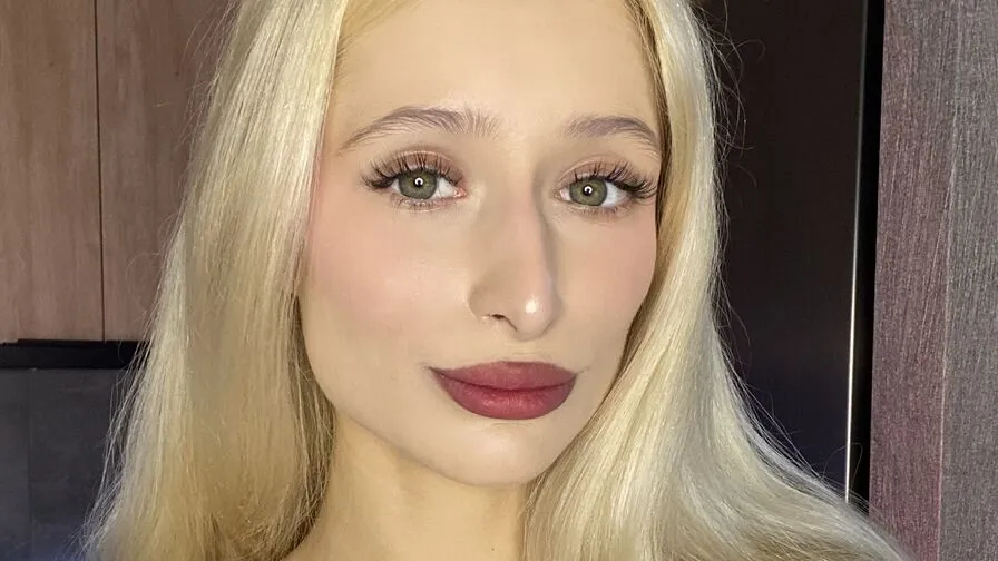 Chat with MonicaBarbies