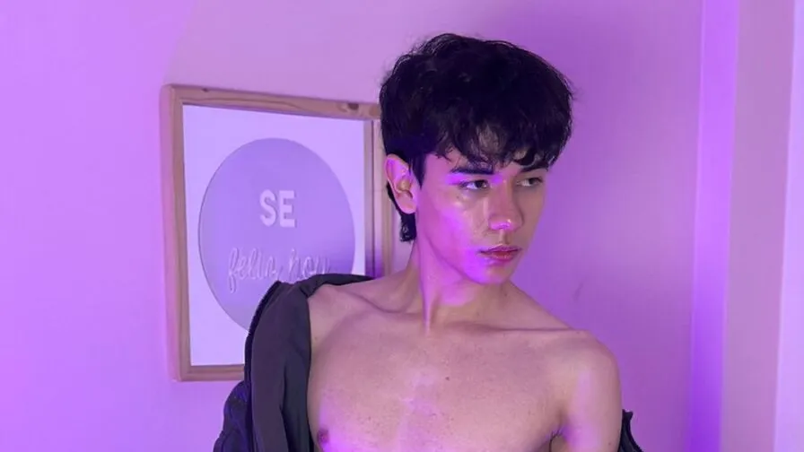 Chat with ElliotMillard