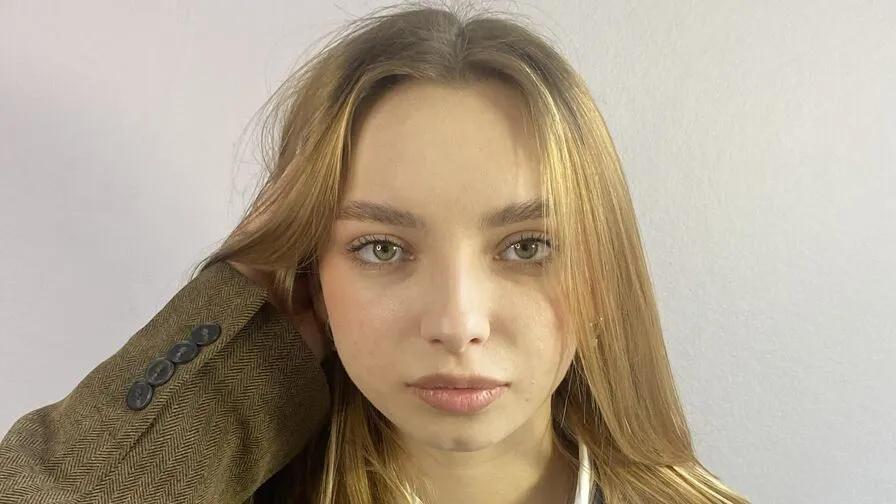 Chat with ChariseKuhnke