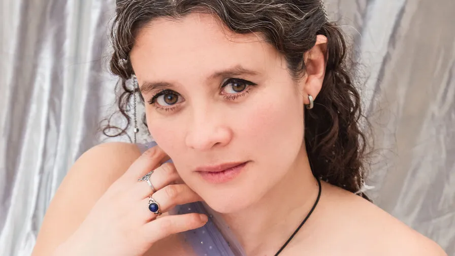 Chat with LiaResvolt