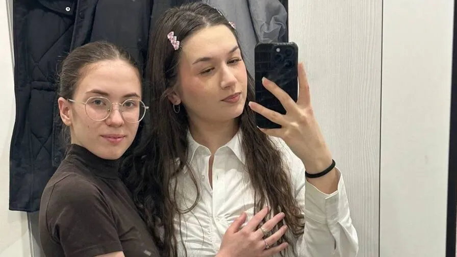 Chat with OraAndCornelia