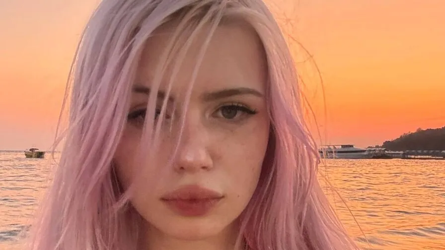 Chat with NelidaTidd