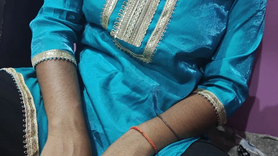 Chat with LishaLiya