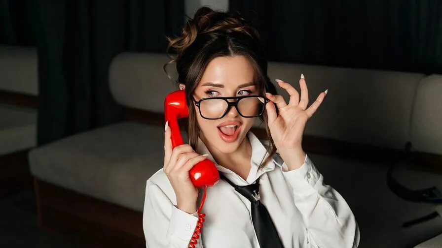 Chat with JulliCarter