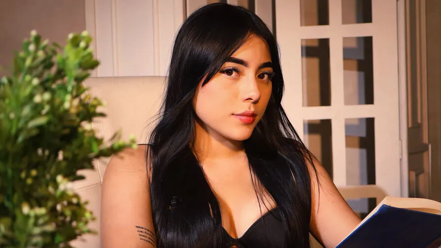 Chat with LeslieVenet