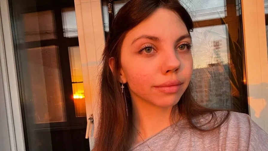 Chat with AsiaHovanes