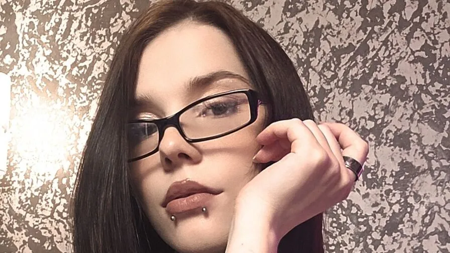 Chat with CleoHighes