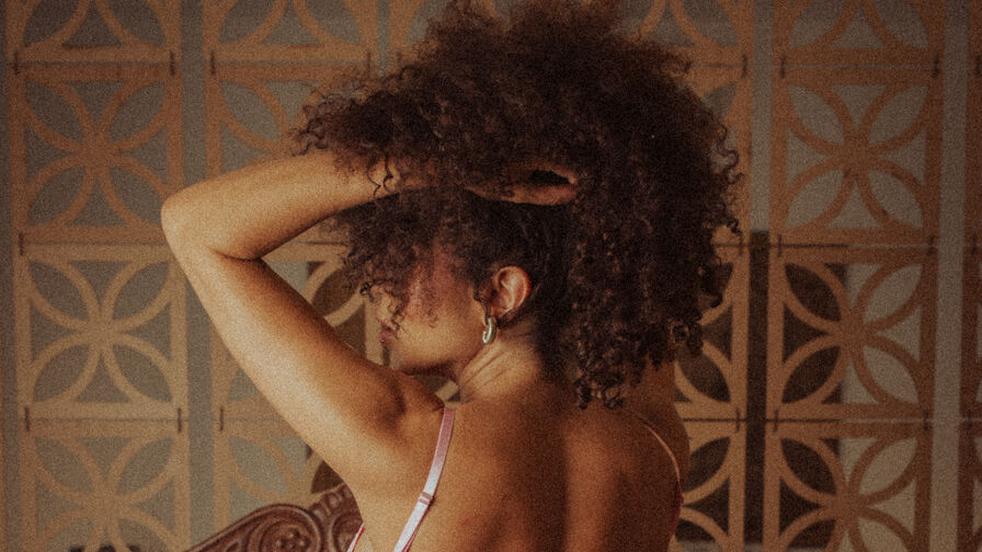 Chat with RafaellaMonteiro