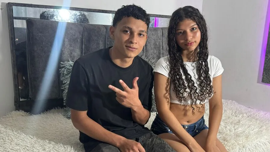 Chat with VeronicaAndMax