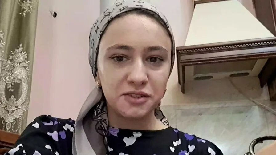 Chat with AnissaStadnik