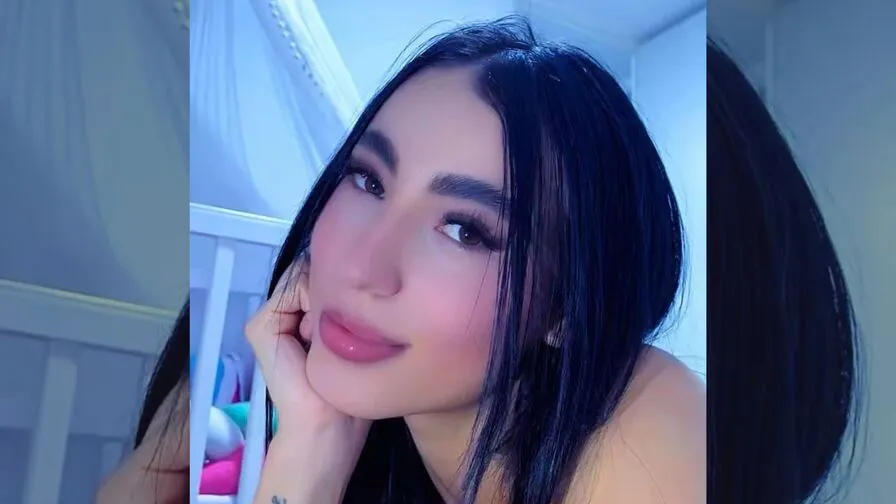Chat with AdelaMartins