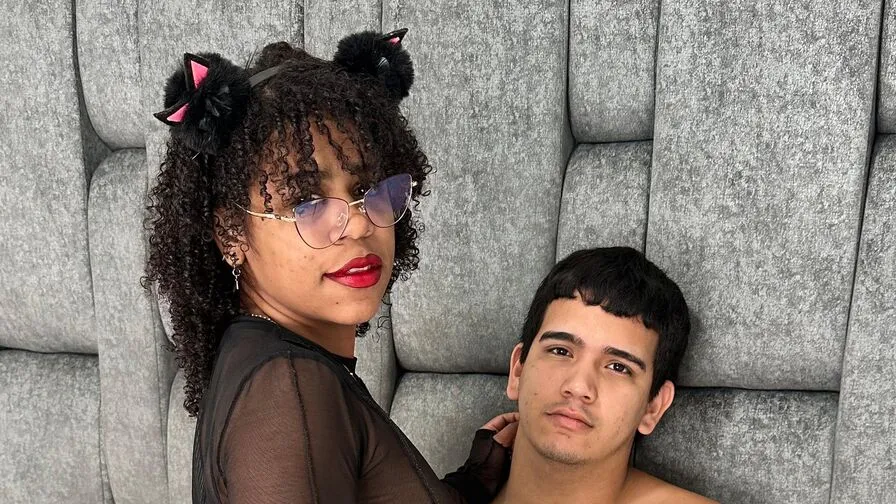 Chat with EmmaAndLouis