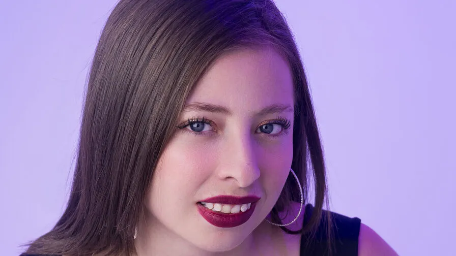 Chat with LennaPhillips