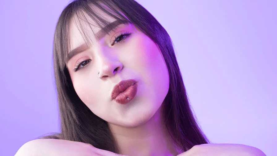 Chat with MadeleynRose