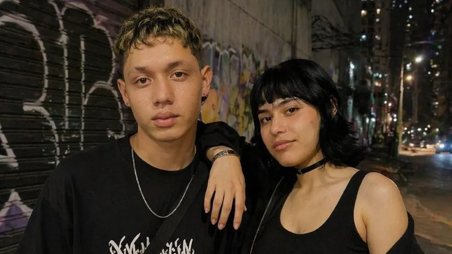 Chat with AxelAndCloe