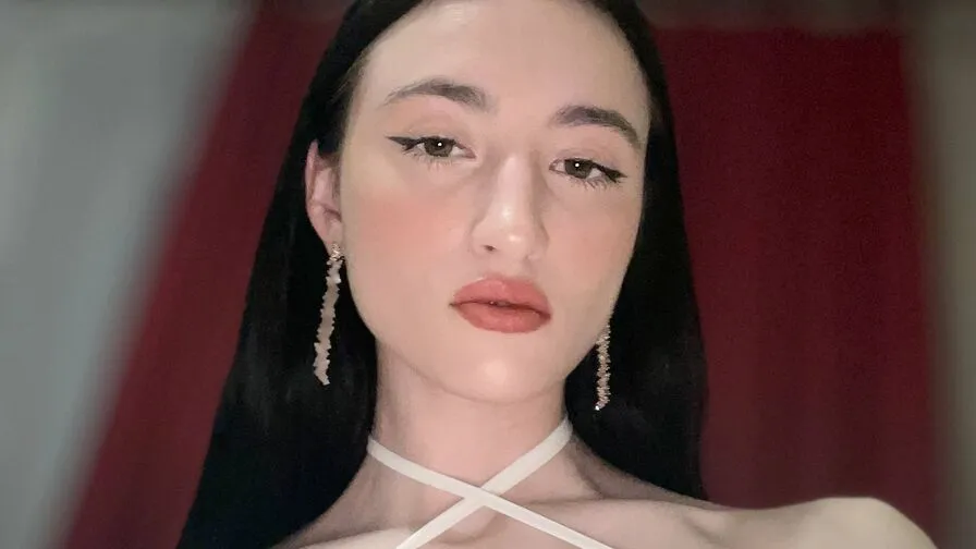 Chat with AlinaVero