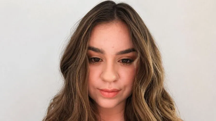 Chat with AlexandraThornt