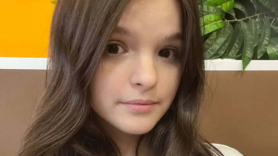 Chat with GiannaHarrison
