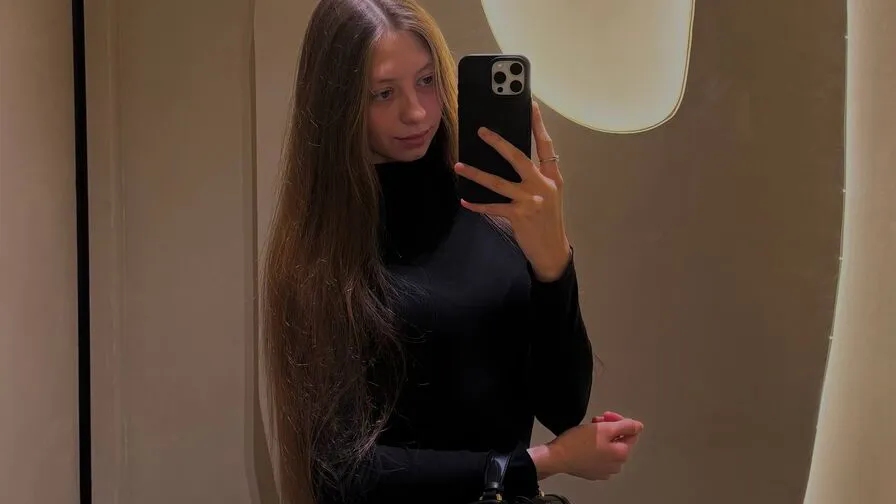 Chat with RoxanneSpector