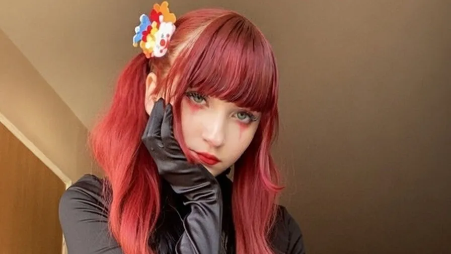 Chat with IvanaOroark