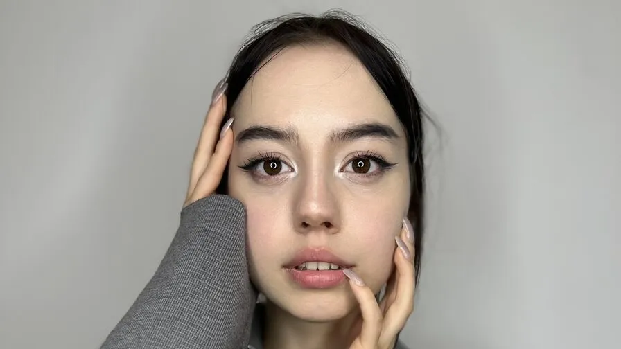 Chat with HannahDinizo