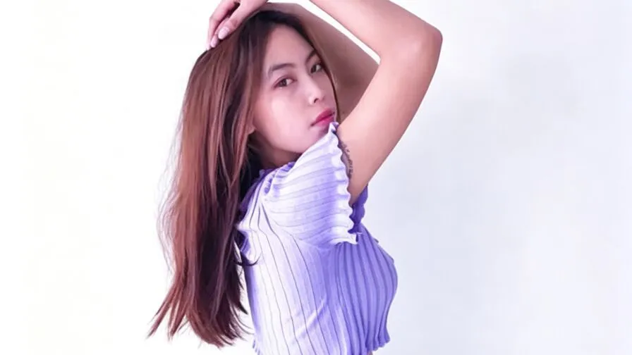 Chat with RowenaYan