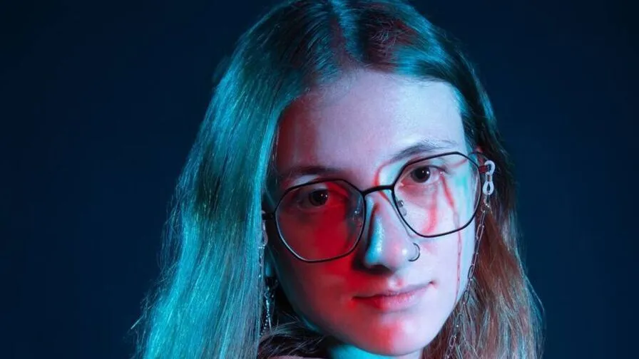 Chat with EvelyneSchroff