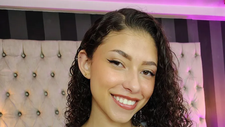 Chat with SophiaLuthor
