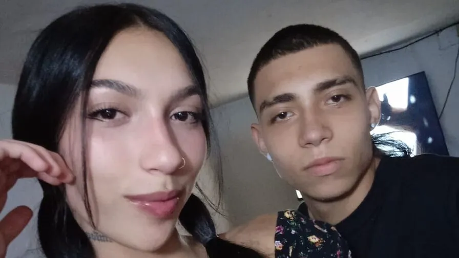 Chat with DakotaAndDerek