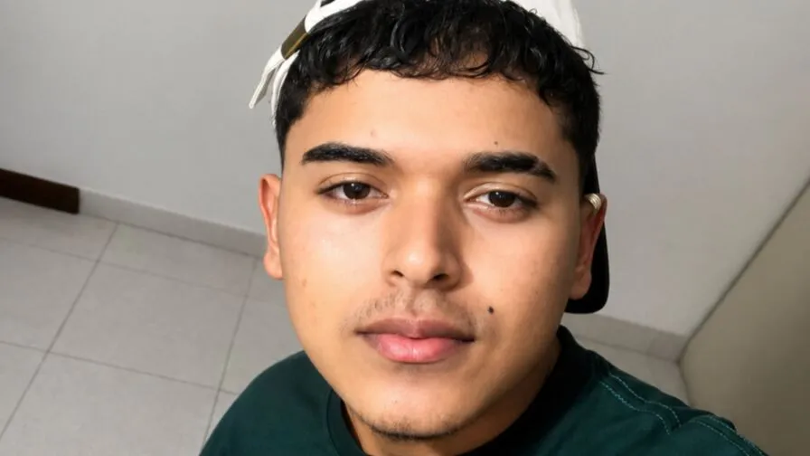 Chat with EliasVance