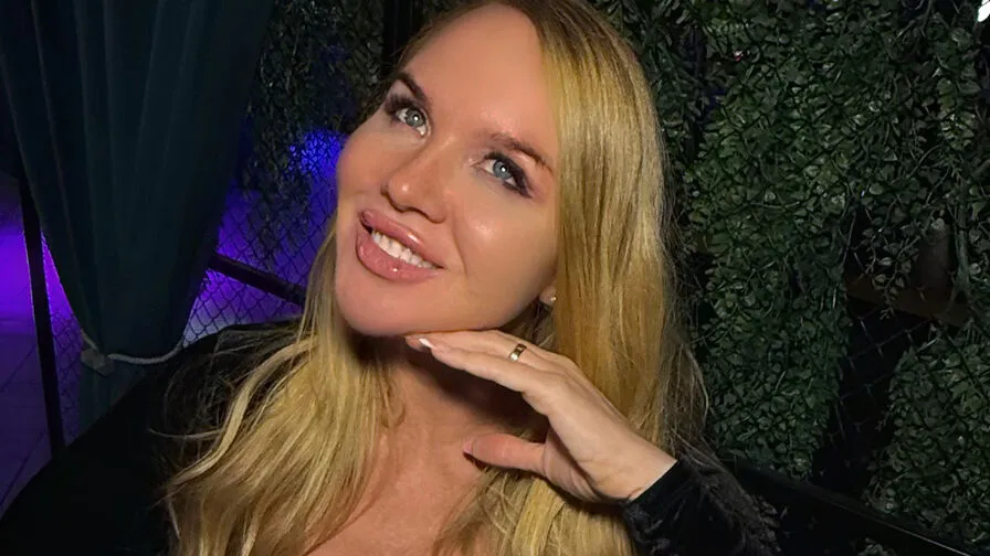 Chat with AlesiaStrict