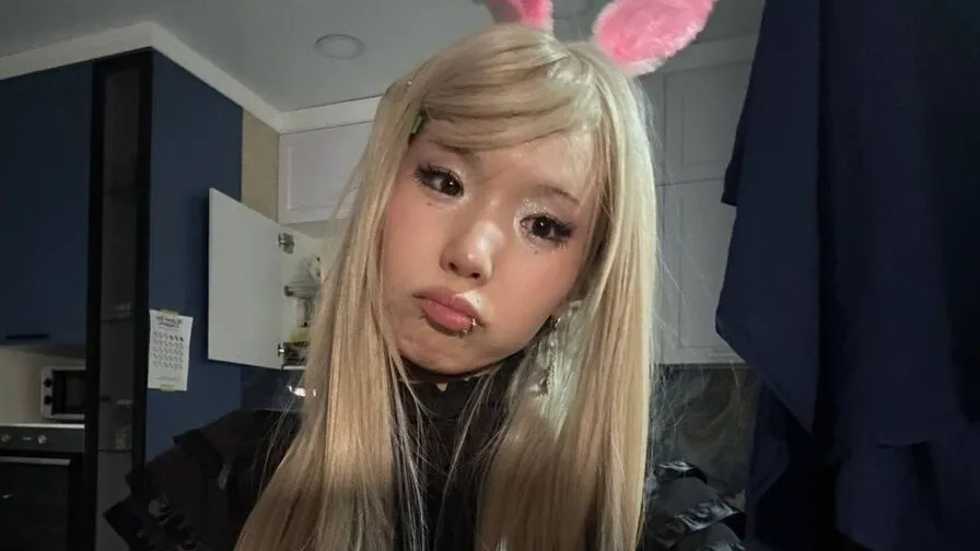 Chat with ElinorStory