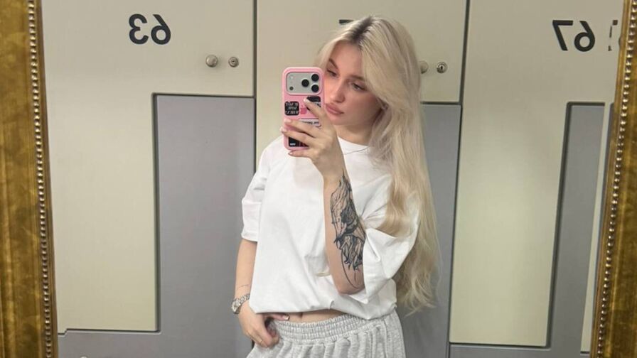 Chat with ScarlettAndreula