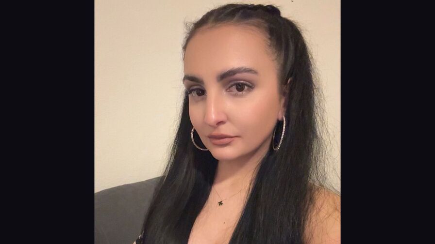 Chat with CameliaBlue