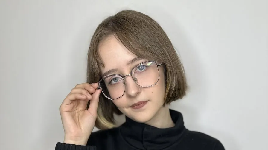 Chat with ReginiaHolbein