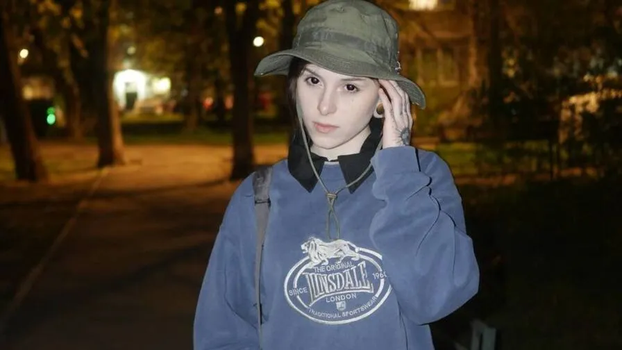 Chat with AdelineLaurent