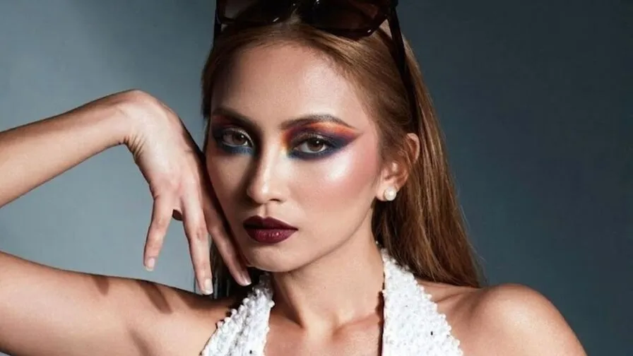 Chat with JulliaSanchez