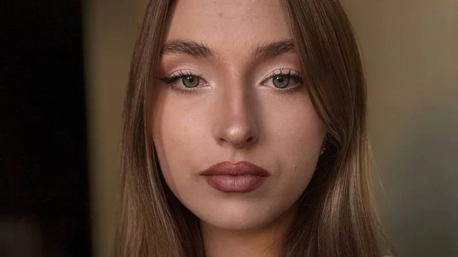 Chat with RoseleeMales