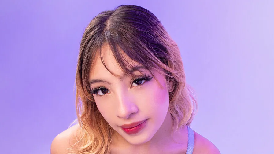 Chat with AlannaMilan