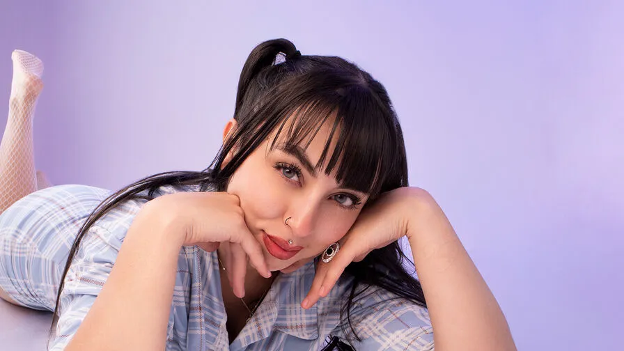 Chat with CatalinaRoselle