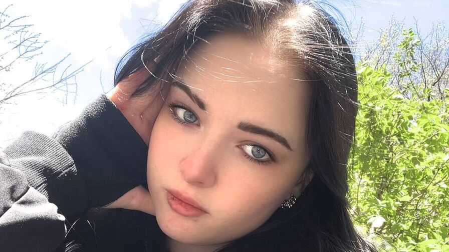 Chat with KiraBentley