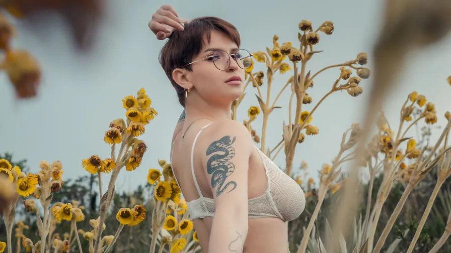 Chat with OliiviaJune