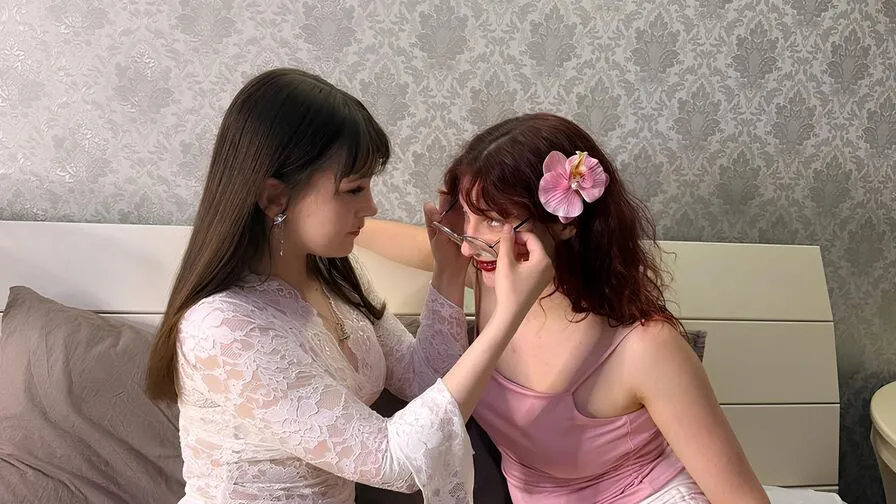 Chat with KylieAndSina