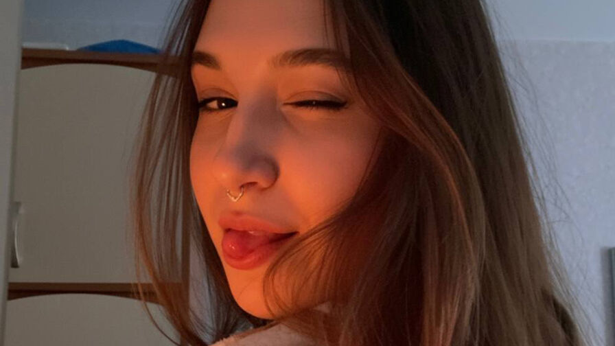 Chat with RiannaBrown