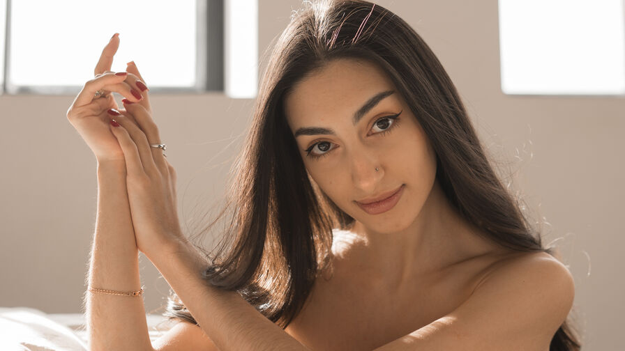 Chat with LinaRobbin