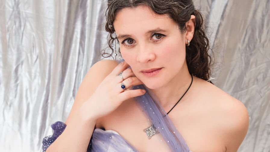 Chat with LiaConstatine