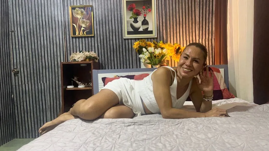 Chat with ClaudiaValle