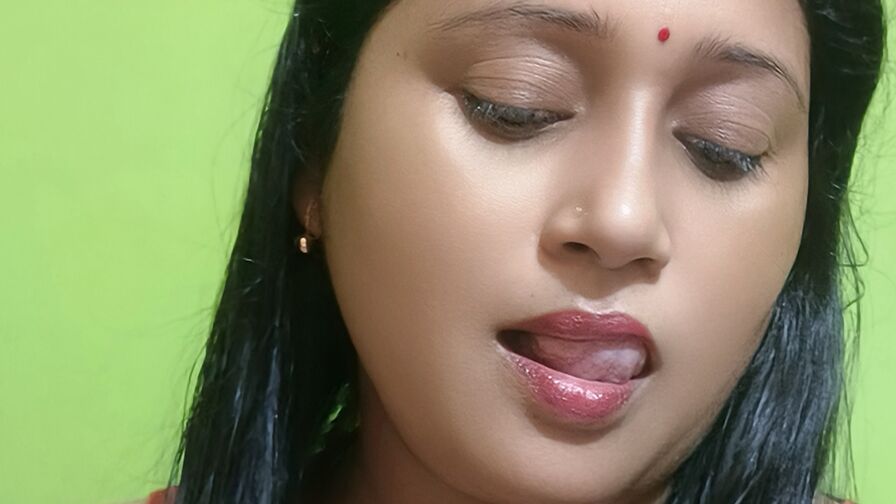 Chat with QueenPori