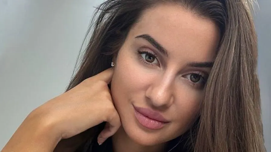 Chat with EvaAdvans